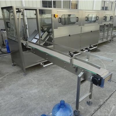 Máquina de rellenar material 300BPH del agua potable SS304 para la botella de 5 galones