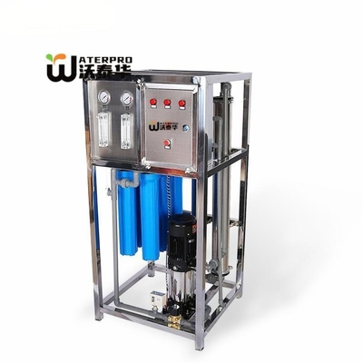 Máquina de tratamiento de agua industrial 220V Sistema de agua potable con bomba y componentes centrales PLC para la planta